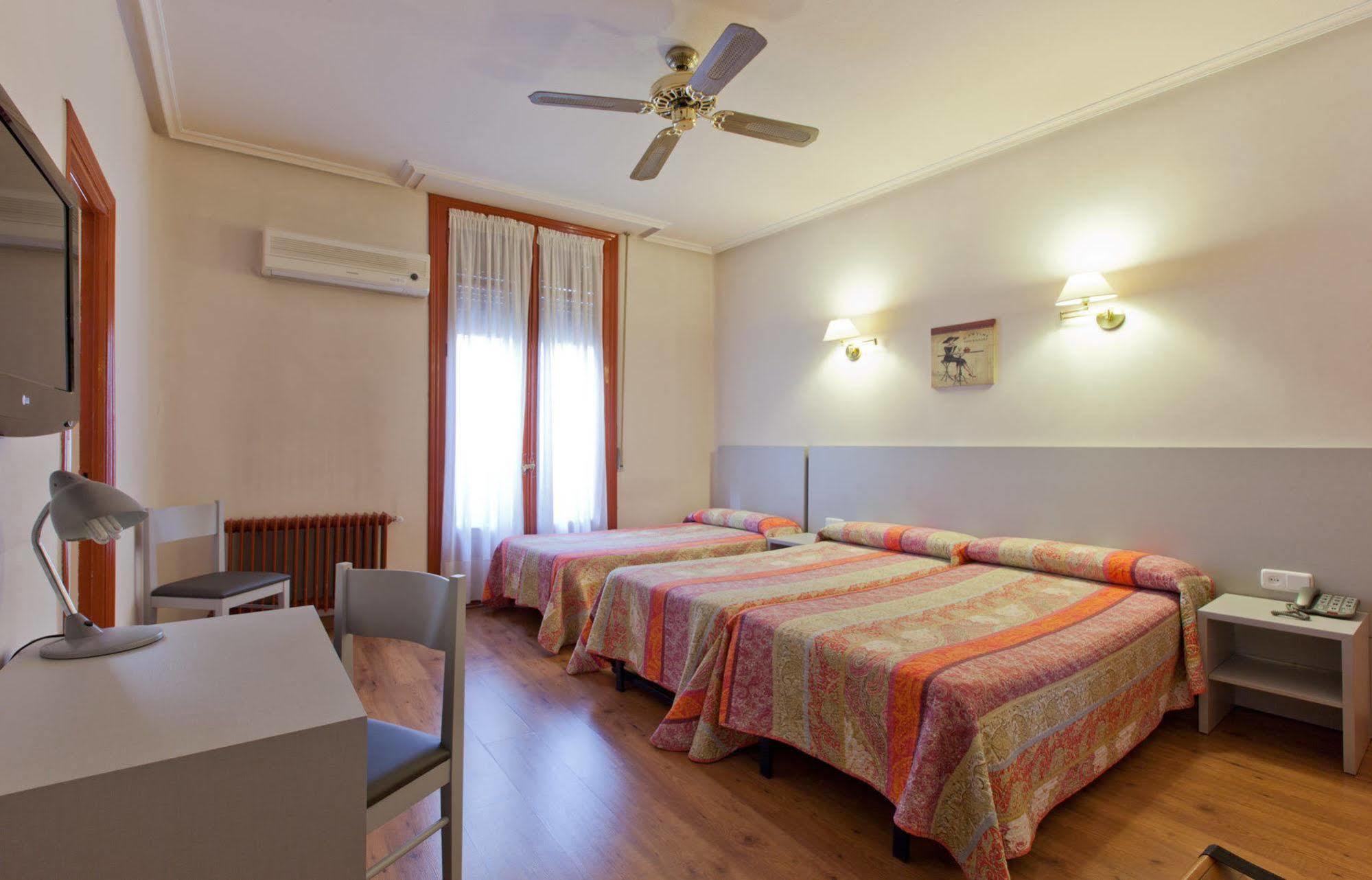 Hostal Andorra Мадрид Екстер'єр фото